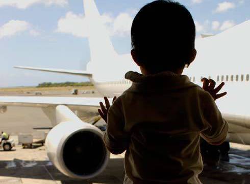 Monasky-child-plane