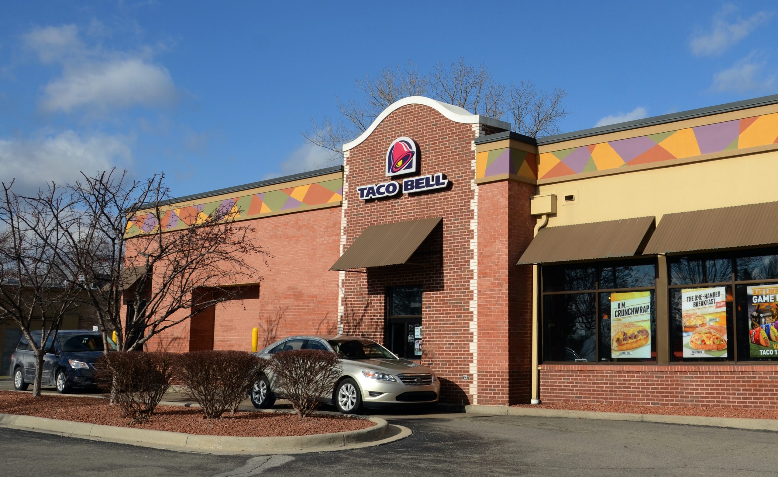 The drive through outside a Taco Bell