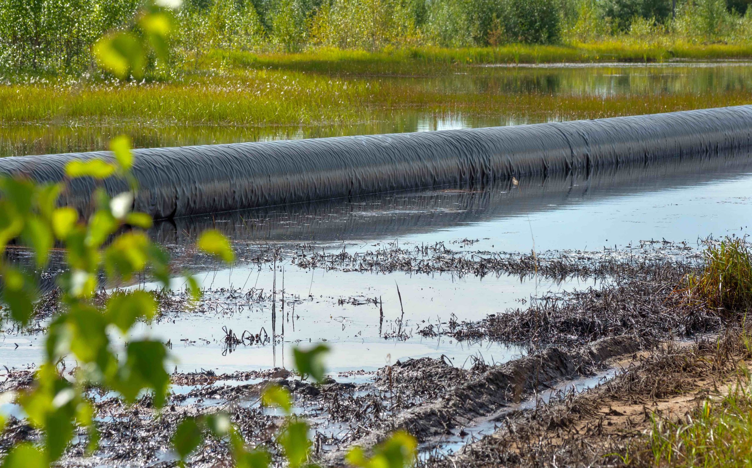 pipeline passing over stream