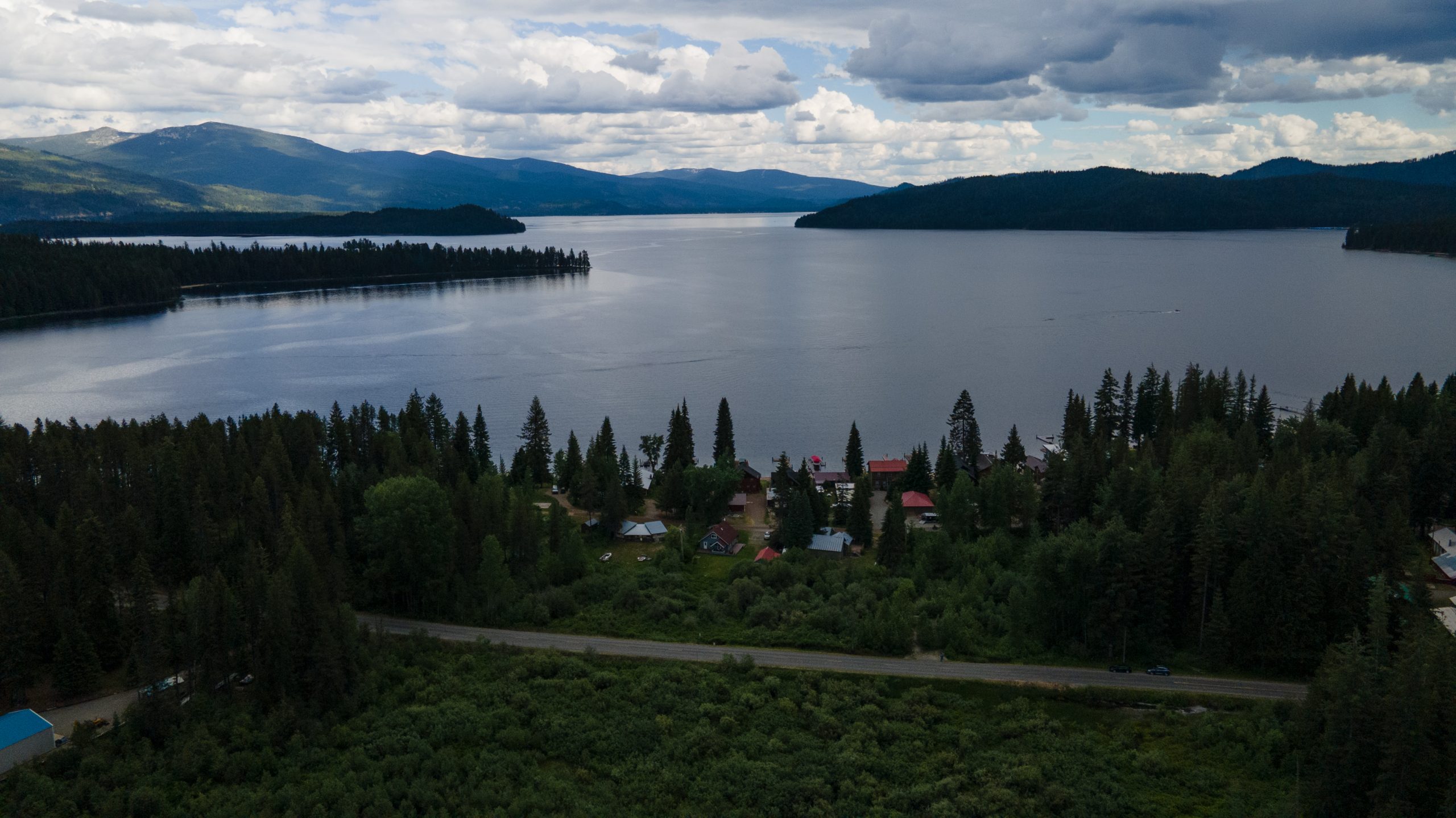 The lake, mountains, and homes near the Sackett property