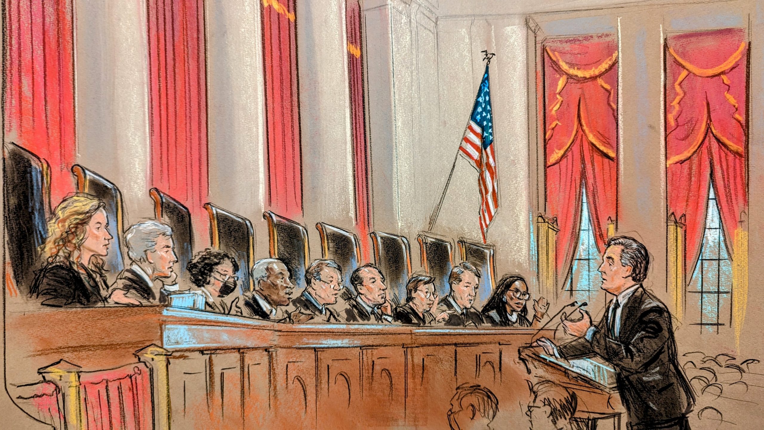 طرحی از مردی که روی سکو در حال مشاجره در مقابل یک نیمکت پر از قضات است.