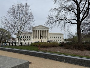 Justices seem dubious of government’s argument in criminal venue case